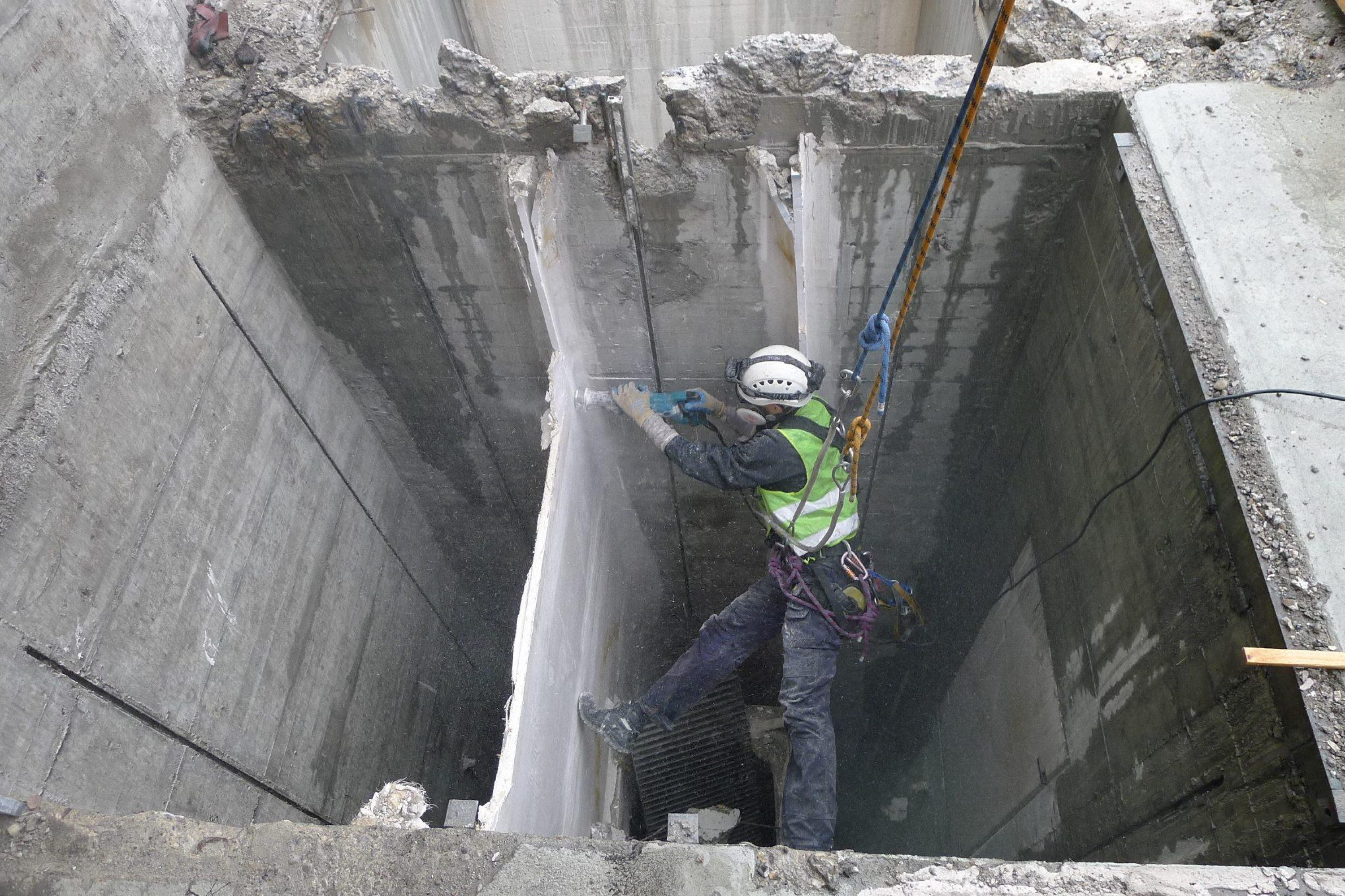 Industriekletterer an der Arbeit  – Toprope